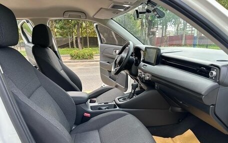 Honda Vezel, 2024 год, 2 400 000 рублей, 13 фотография