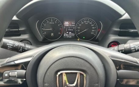 Honda Vezel, 2024 год, 2 400 000 рублей, 12 фотография