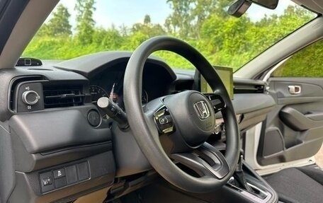 Honda Vezel, 2024 год, 2 400 000 рублей, 18 фотография