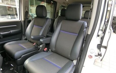 Honda Stepwgn IV, 2021 год, 2 300 001 рублей, 10 фотография