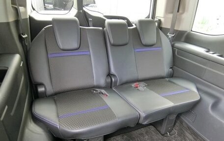 Honda Stepwgn IV, 2021 год, 2 300 001 рублей, 12 фотография