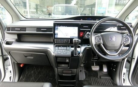 Honda Stepwgn IV, 2021 год, 2 300 001 рублей, 6 фотография