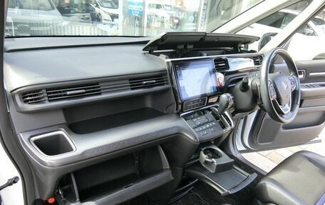 Honda Stepwgn IV, 2021 год, 2 300 001 рублей, 16 фотография