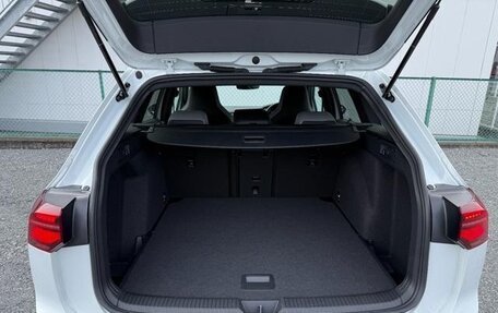 Volkswagen Golf VIII, 2022 год, 1 690 111 рублей, 18 фотография