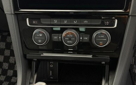 Volkswagen Golf VII, 2019 год, 1 340 111 рублей, 13 фотография