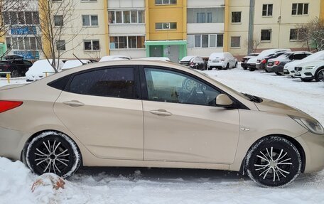 Hyundai Solaris II рестайлинг, 2011 год, 700 000 рублей, 6 фотография