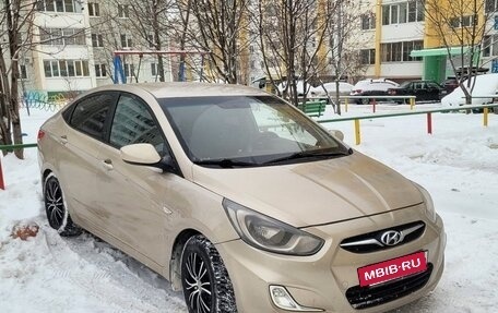 Hyundai Solaris II рестайлинг, 2011 год, 700 000 рублей, 5 фотография
