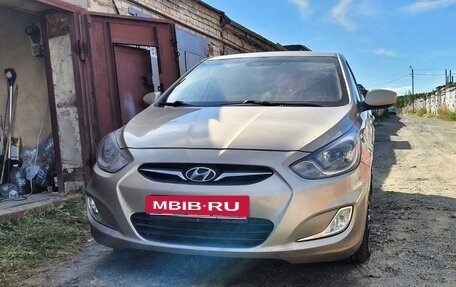 Hyundai Solaris II рестайлинг, 2011 год, 700 000 рублей, 2 фотография