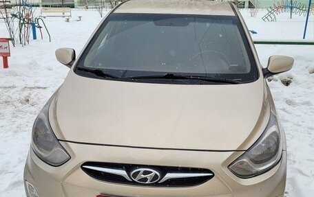 Hyundai Solaris II рестайлинг, 2011 год, 700 000 рублей, 4 фотография