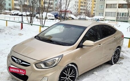 Hyundai Solaris II рестайлинг, 2011 год, 700 000 рублей, 3 фотография