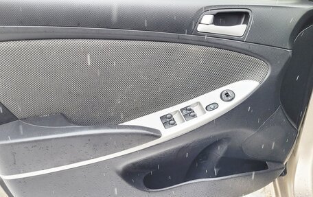 Hyundai Solaris II рестайлинг, 2011 год, 700 000 рублей, 10 фотография