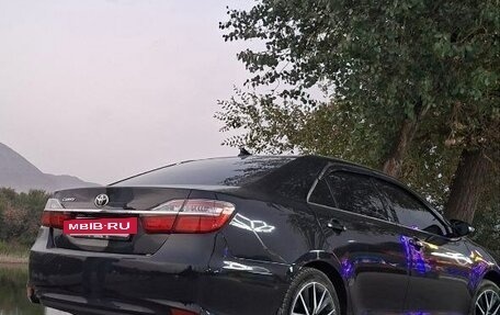 Toyota Camry, 2017 год, 2 400 000 рублей, 2 фотография