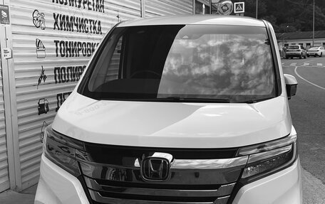 Honda Stepwgn IV, 2019 год, 2 380 000 рублей, 2 фотография