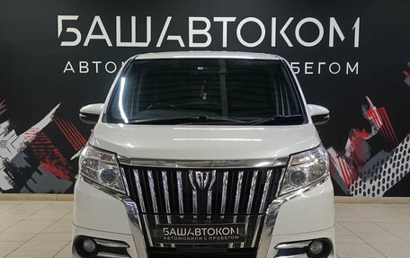 Toyota Esquire I, 2015 год, 2 050 000 рублей, 2 фотография