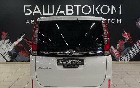 Toyota Esquire I, 2015 год, 2 050 000 рублей, 5 фотография