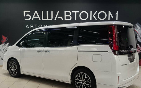 Toyota Esquire I, 2015 год, 2 050 000 рублей, 6 фотография