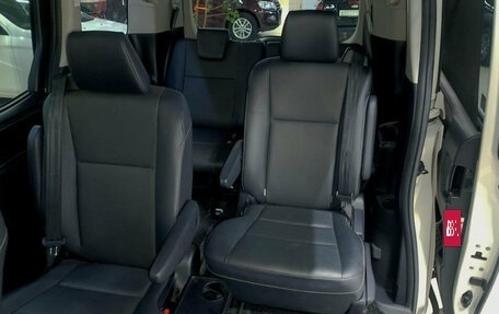 Toyota Esquire I, 2015 год, 2 050 000 рублей, 7 фотография
