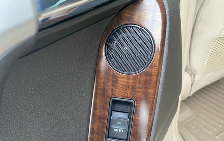 Toyota Land Cruiser Prado 150 рестайлинг 2, 2011 год, 3 390 000 рублей, 17 фотография