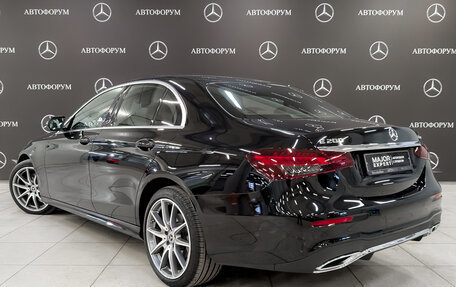 Mercedes-Benz E-Класс, 2021 год, 4 500 000 рублей, 7 фотография