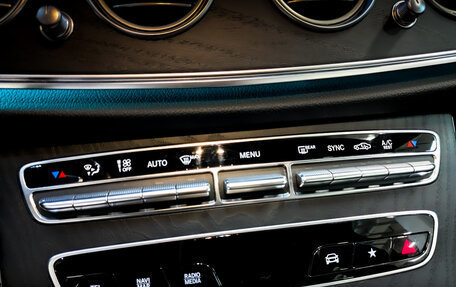 Mercedes-Benz E-Класс, 2021 год, 4 500 000 рублей, 23 фотография