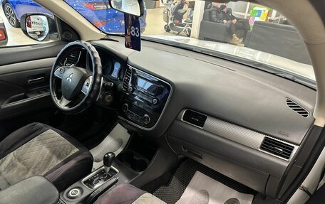 Mitsubishi Outlander III рестайлинг 3, 2013 год, 1 949 000 рублей, 13 фотография