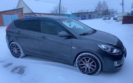 Hyundai Solaris II рестайлинг, 2012 год, 830 000 рублей, 5 фотография