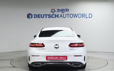 Mercedes-Benz E-Класс, 2022 год, 5 700 000 рублей, 4 фотография