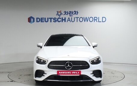 Mercedes-Benz E-Класс, 2022 год, 5 700 000 рублей, 3 фотография