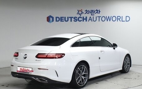 Mercedes-Benz E-Класс, 2022 год, 5 700 000 рублей, 2 фотография