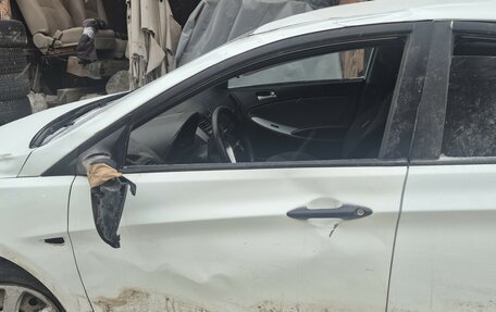 Hyundai Solaris II рестайлинг, 2011 год, 185 000 рублей, 6 фотография