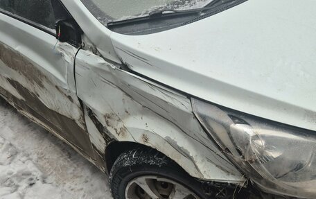 Hyundai Solaris II рестайлинг, 2011 год, 185 000 рублей, 7 фотография