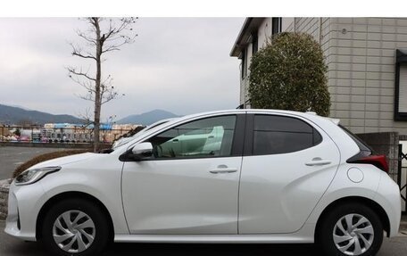 Toyota Yaris, 2023 год, 760 000 рублей, 4 фотография