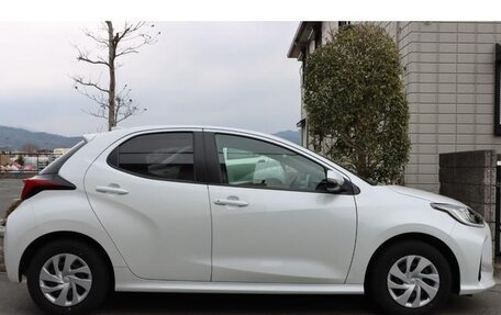 Toyota Yaris, 2023 год, 760 000 рублей, 3 фотография