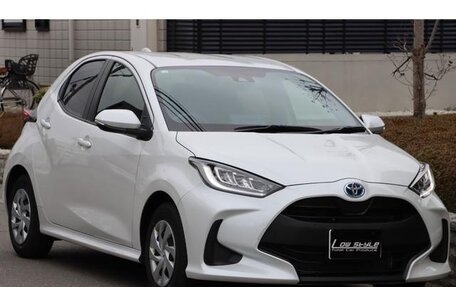 Toyota Yaris, 2023 год, 760 000 рублей, 2 фотография