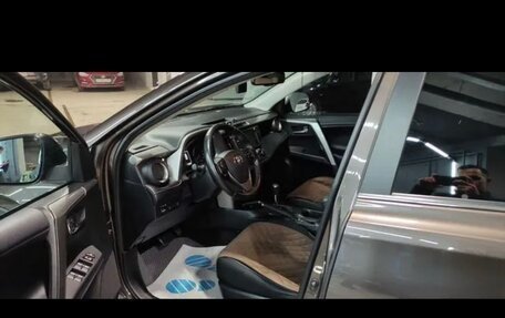 Toyota RAV4, 2019 год, 2 750 000 рублей, 4 фотография