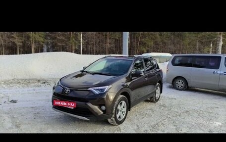 Toyota RAV4, 2019 год, 2 750 000 рублей, 2 фотография