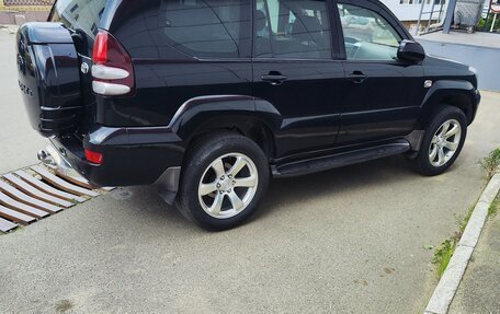 Toyota Land Cruiser Prado 120 рестайлинг, 2004 год, 2 250 000 рублей, 3 фотография