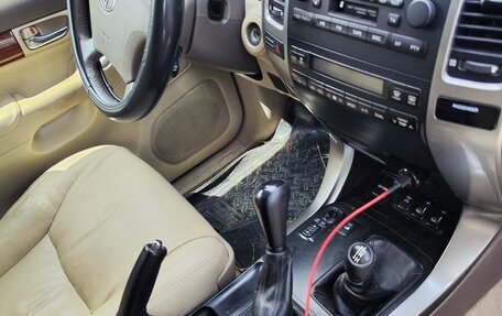 Toyota Land Cruiser Prado 120 рестайлинг, 2004 год, 2 250 000 рублей, 7 фотография