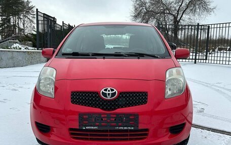 Toyota Yaris III рестайлинг, 2007 год, 400 000 рублей, 2 фотография
