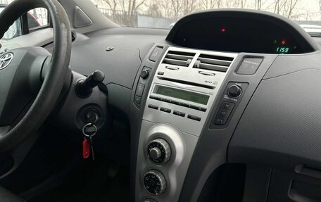 Toyota Yaris III рестайлинг, 2007 год, 400 000 рублей, 8 фотография