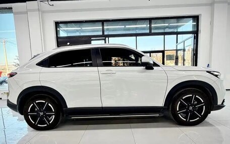 Honda Vezel, 2023 год, 1 750 000 рублей, 4 фотография