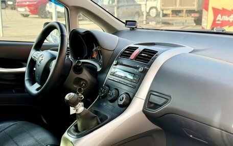 Toyota Auris II, 2011 год, 850 000 рублей, 24 фотография