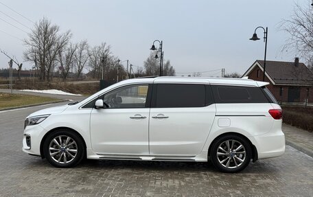 KIA Carnival III, 2018 год, 2 599 000 рублей, 15 фотография