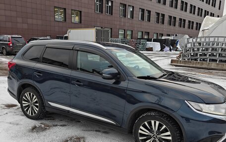 Mitsubishi Outlander III рестайлинг 3, 2019 год, 2 180 000 рублей, 2 фотография