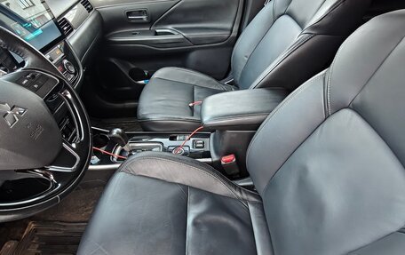 Mitsubishi Outlander III рестайлинг 3, 2019 год, 2 180 000 рублей, 7 фотография