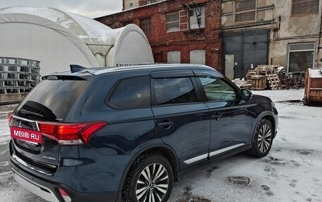 Mitsubishi Outlander III рестайлинг 3, 2019 год, 2 180 000 рублей, 3 фотография