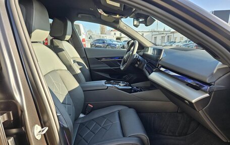 BMW 5 серия, 2025 год, 13 200 000 рублей, 17 фотография