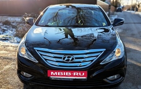Hyundai Sonata VI, 2011 год, 1 100 000 рублей, 2 фотография