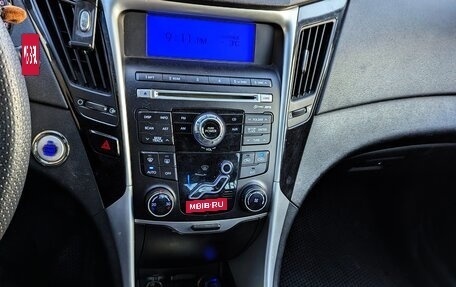 Hyundai Sonata VI, 2011 год, 1 100 000 рублей, 20 фотография