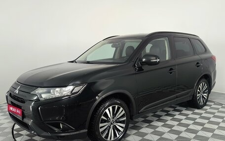 Mitsubishi Outlander III рестайлинг 3, 2020 год, 2 390 000 рублей, 1 фотография